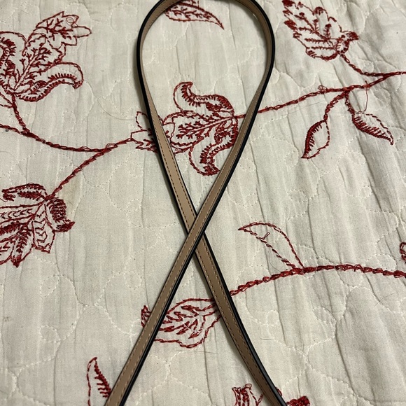 Guess Wallet - Picture 11 of 16